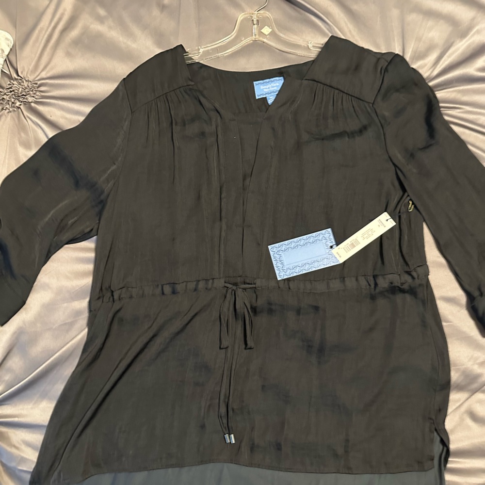 Ladies XL Vera Wang black drawstring shirt.  NWT